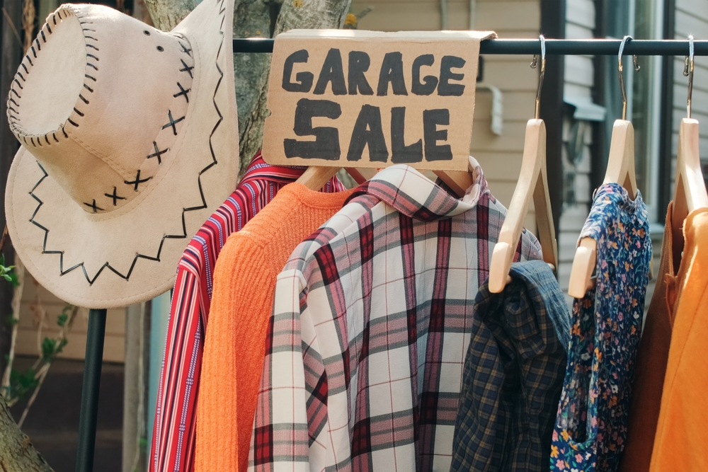 Faire une brocante ou faire appel à une société de vide-greniers ?